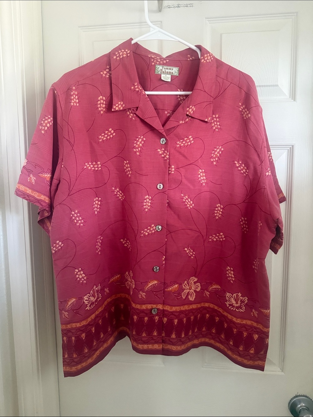 TOMMY BAHAMA Women’s 100% silk camp blouse